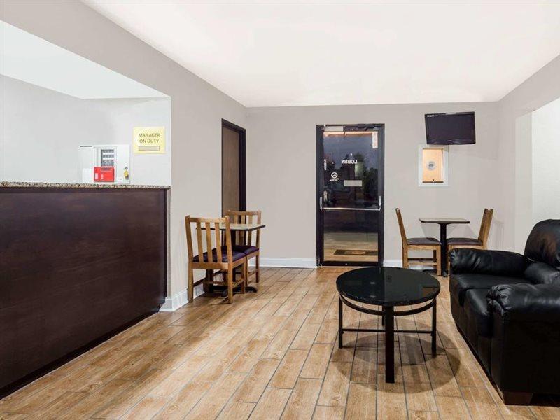 Super 8 By Wyndham Augusta Ft Eisenhower Area Экстерьер фото