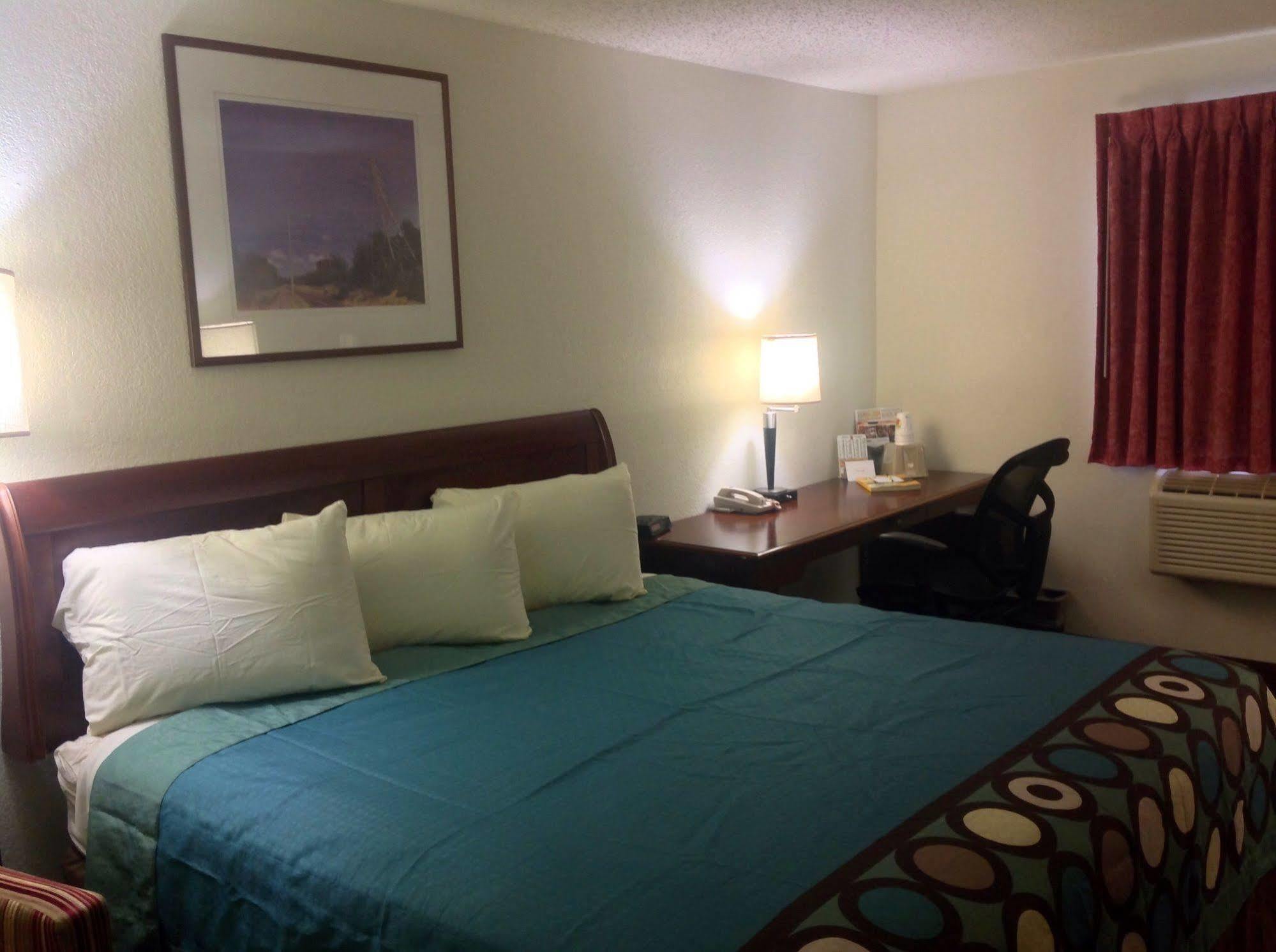 Super 8 By Wyndham Augusta Ft Eisenhower Area Экстерьер фото